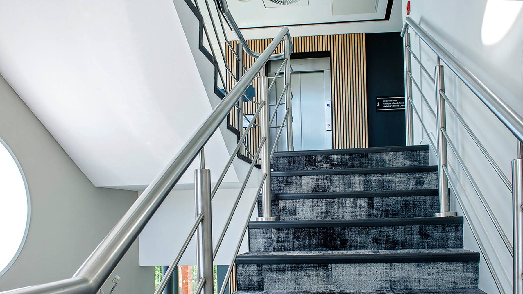 HE Simm, Spinnaker House, photo 2