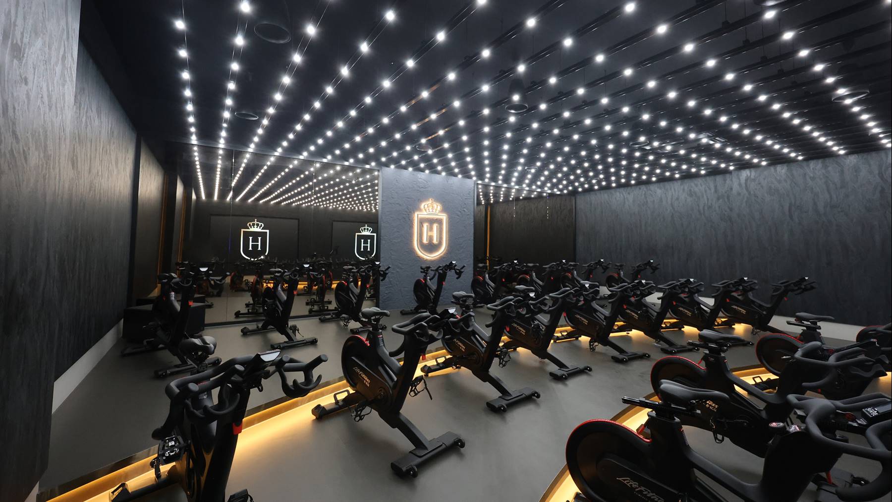 Luxury Country Club Spin Studio, photo 3