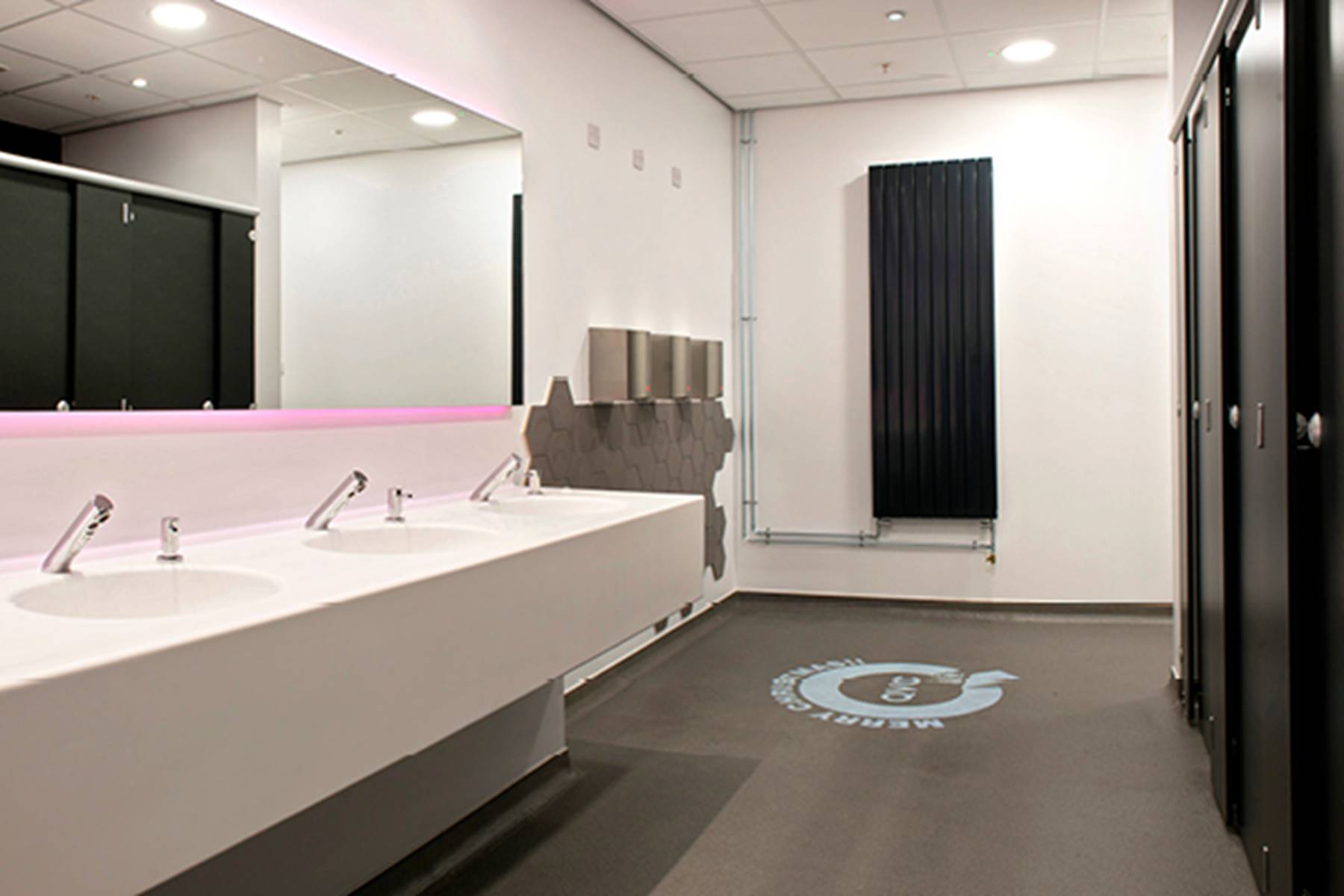 QVC, photo 2