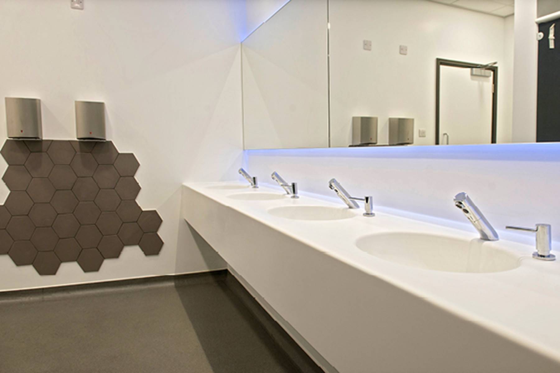 QVC, photo 3