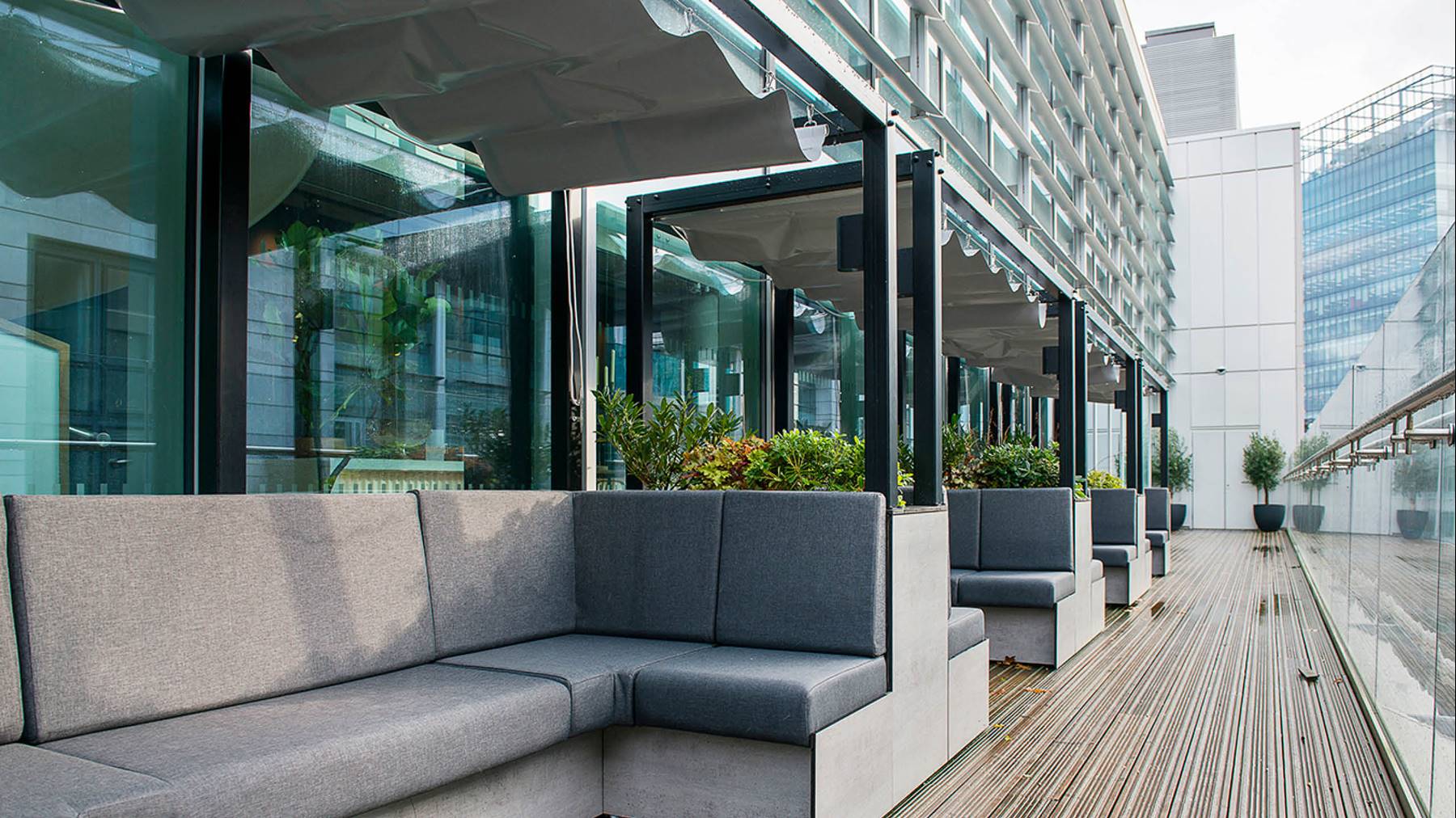 XYZ Building: Garden & Lounge, photo 1